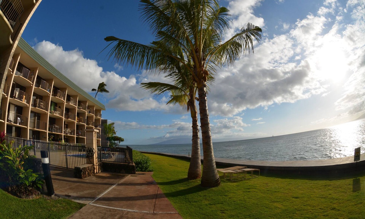 Kahana Condo | Affordable oceanfront condo, amazing views, sunsets, beaches, pool in West Maui