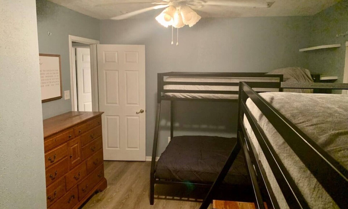 North Garden Acres House | ✨Aggie Retreat✨SPACIOUS🏡Sleeps 17🛏🏟Close to Campus