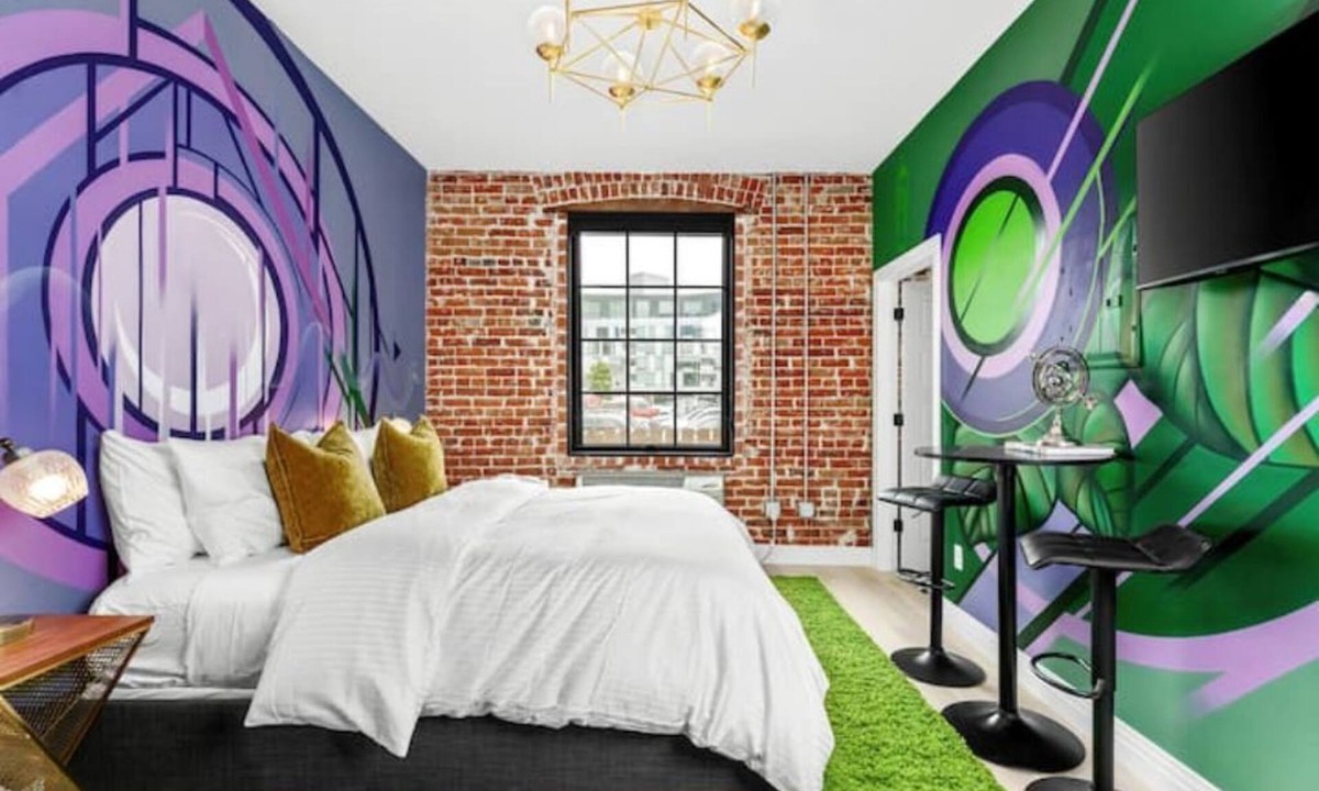 Golden Triangle Apartment | AJ Davis Art Suite 108
