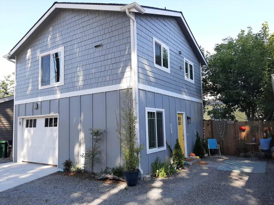 Alki House | Alki Beach Cottage, NEW, 2 bedrooms, 2 bathrooms, near beach, AC, WD, Parking