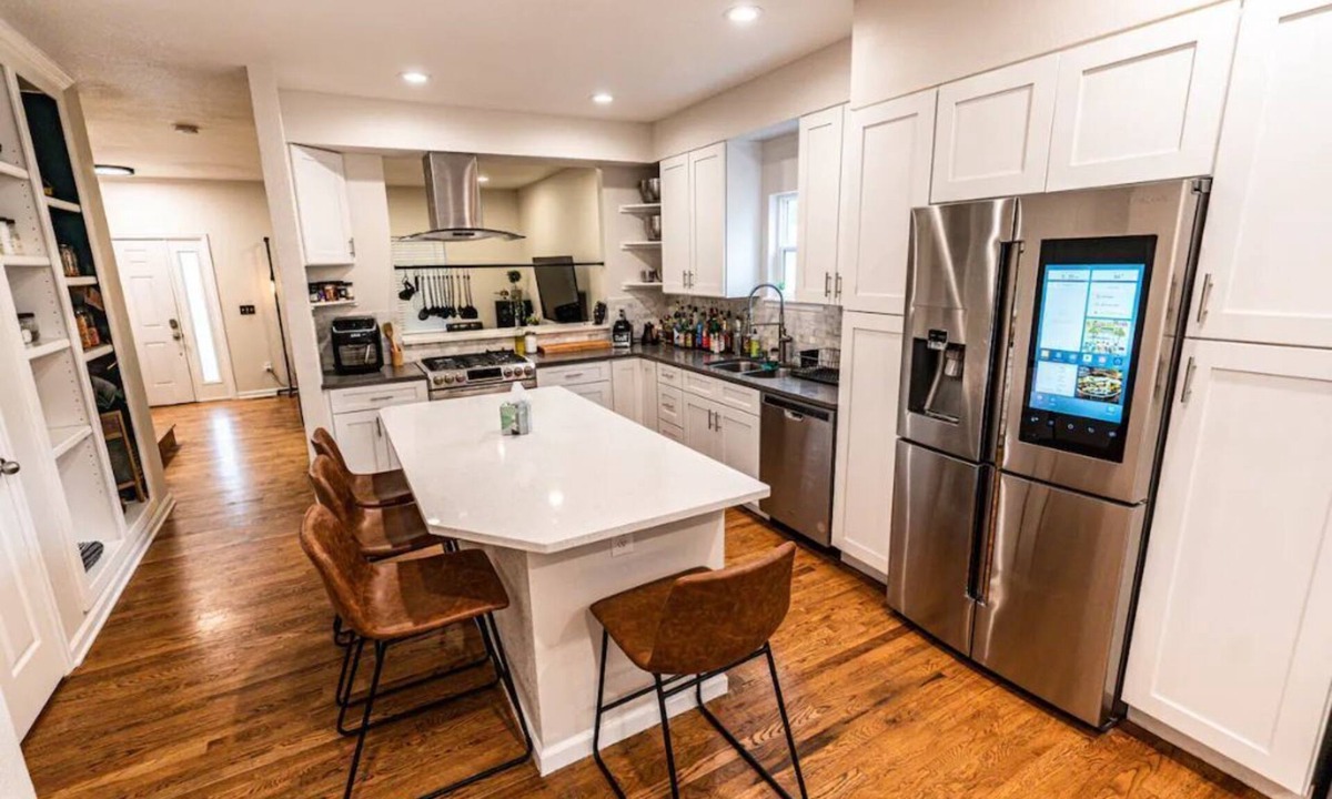 Berkley House | Amazing Fun Great for groups! House 10 Minutes from Downtown.