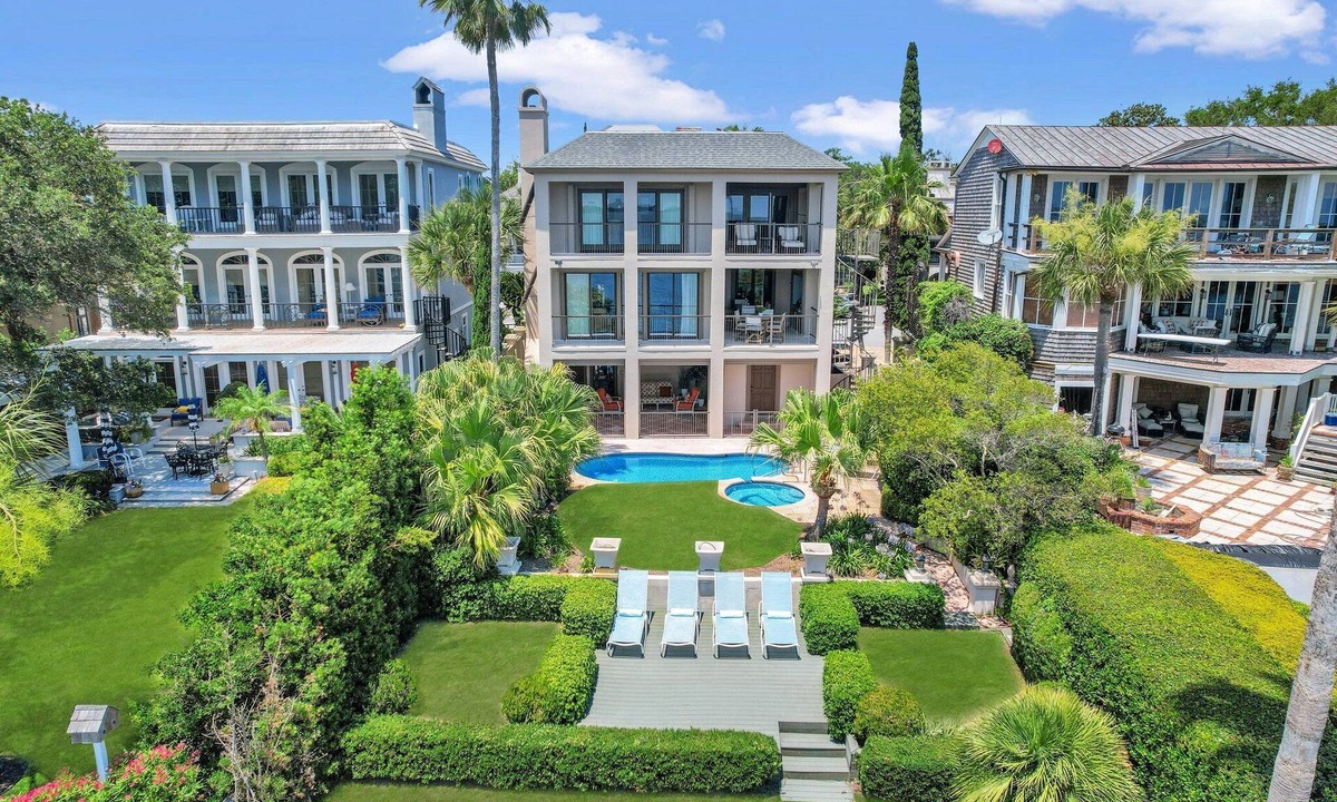 King City House | AMAZING Ocean Views! Fabulous Property, Heated Pool and Spa, Walk to Village