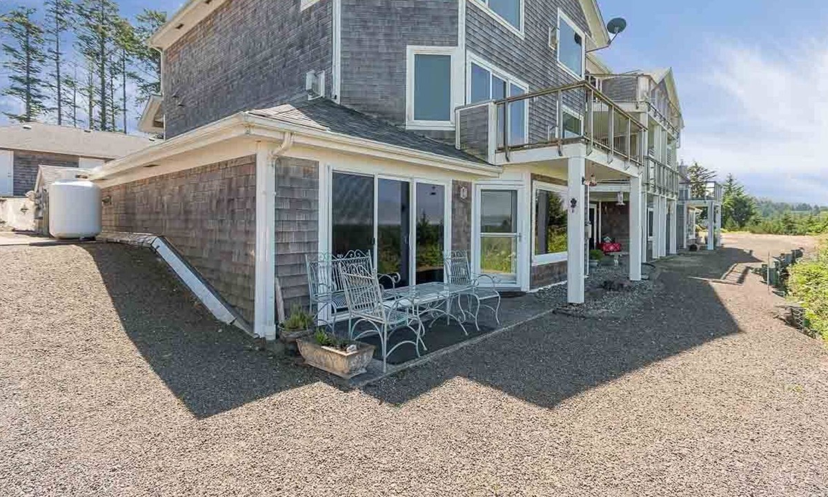 Seaview Condo | Amazing Ocean View, Pets Ok, Relaxing, Steps to beach (SeaLaView)