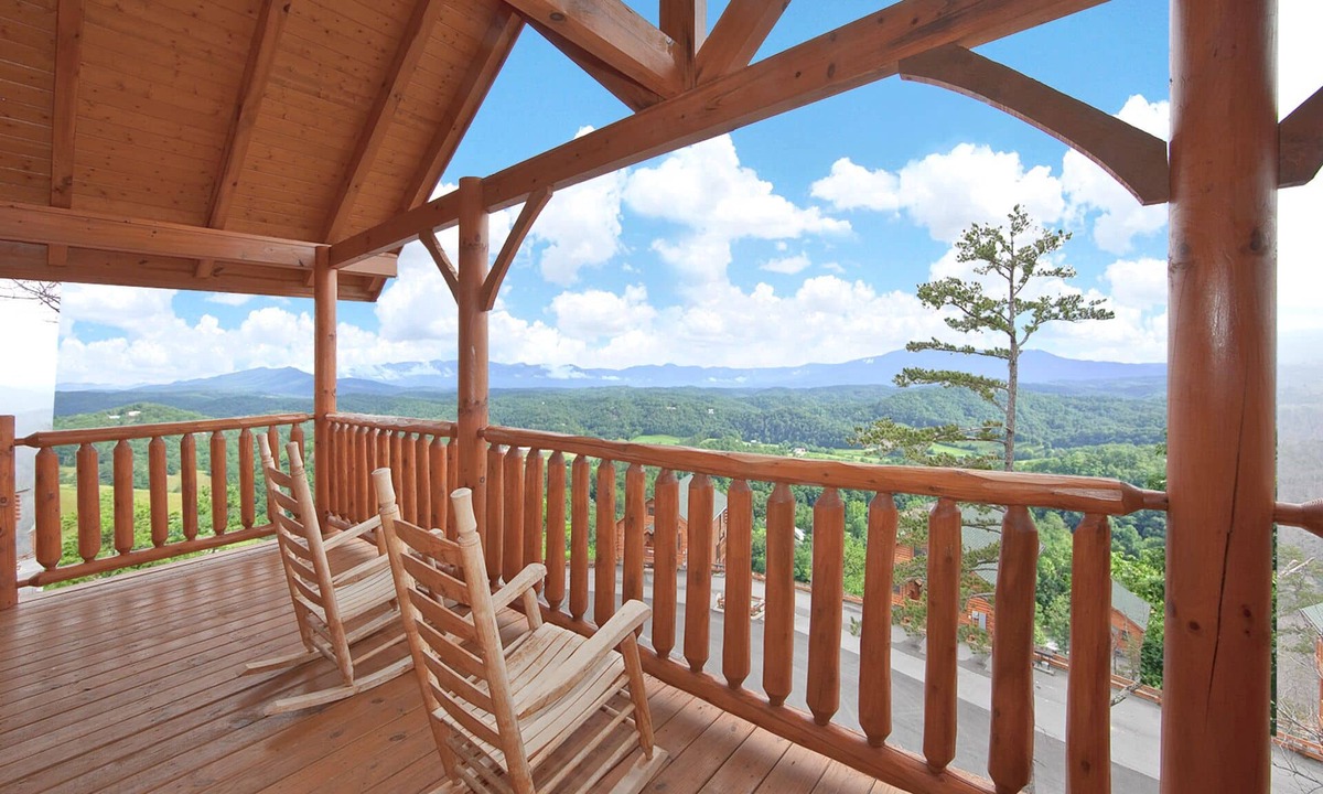 Gatlinburg Cabin | Amazing Views of the Smoky Mountains - Excellent Location!