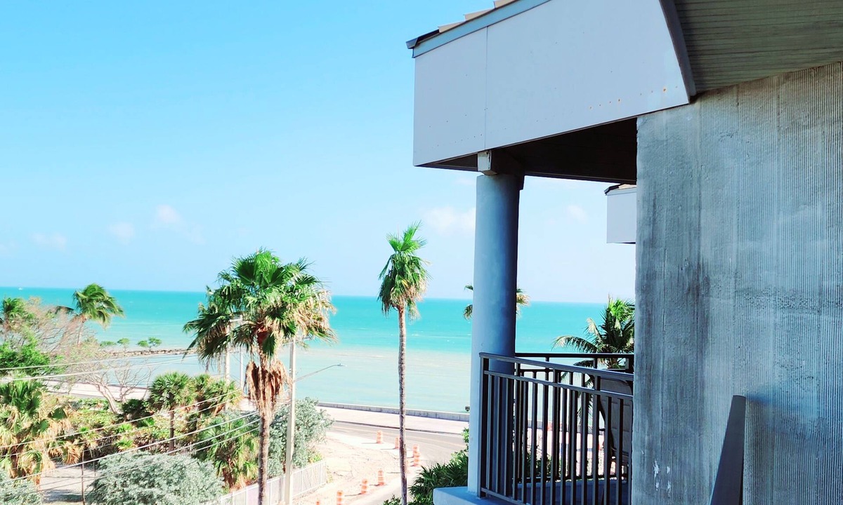 Key West Condo | Atlantic Ocean Breezes Tropical Island Key West Sunrises