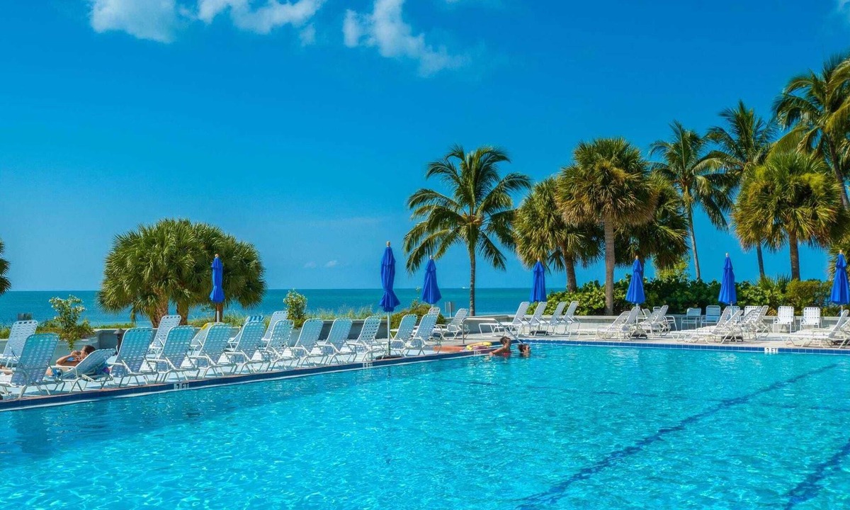 New Town Cottage | Atlantic Paradise by Avantstay Great Location w/Balcony, Outdoor Dining & Shared Pool & Hot Tub!