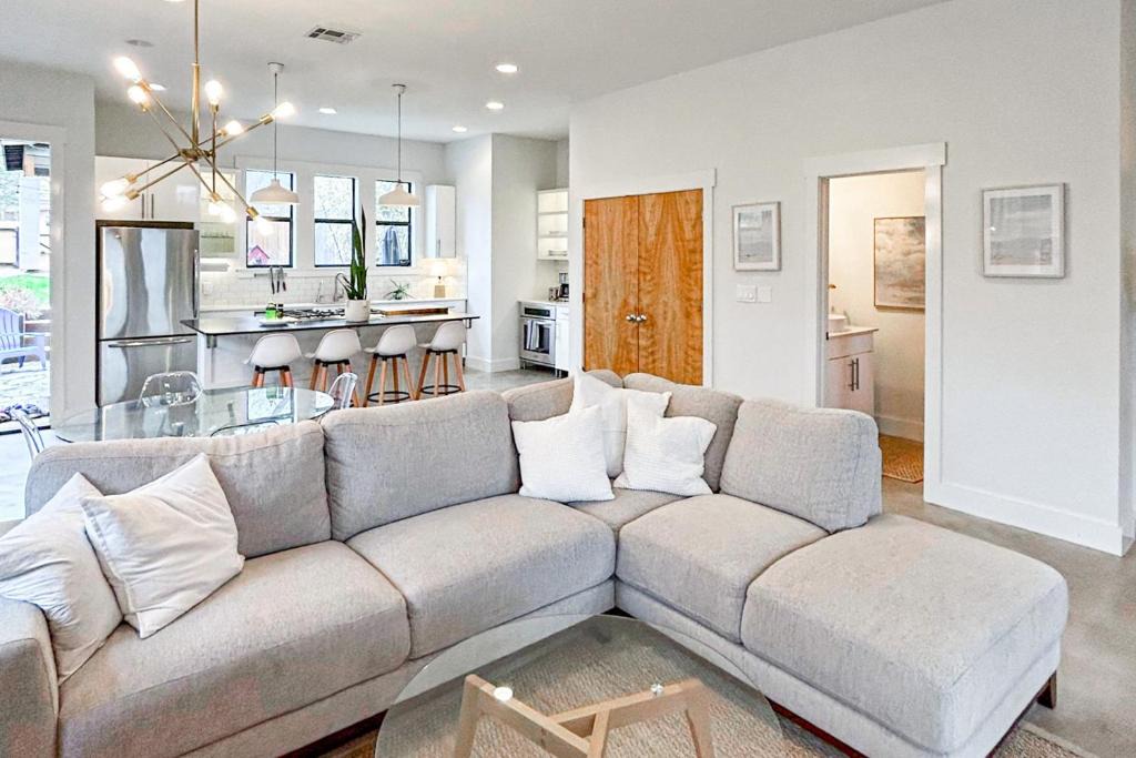 Chestnut Apartment | Austin Charmer