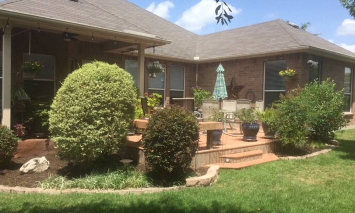 Schertz House | Autumn Creek Home - family friendly & conveniently located in quiet neighborhood