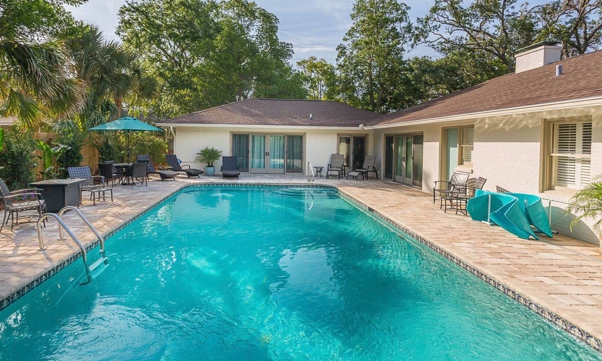 East Beach House | Available for 1-3 Month Snowbird Stay -Jan-March 2026-Send Message to Get Quote