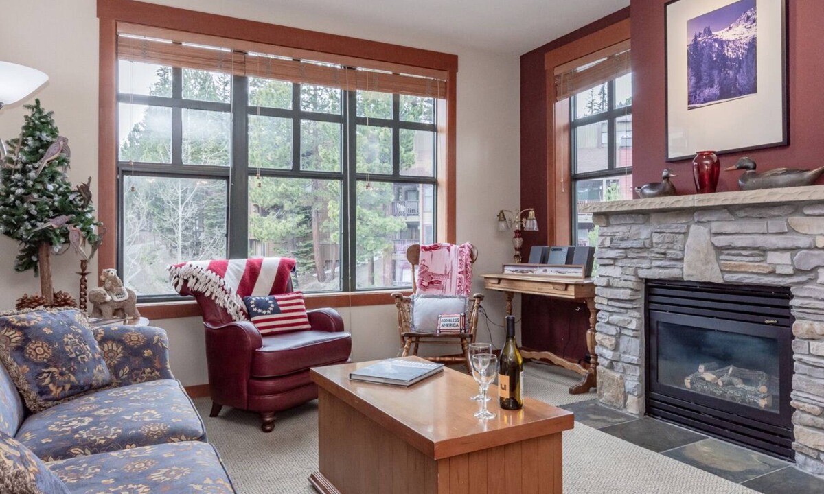 Mammoth Lakes Condo | Available for Fall Getaways! Charming Condo at Grand Sierra Lodge with Shared Hot Tub and Pool!