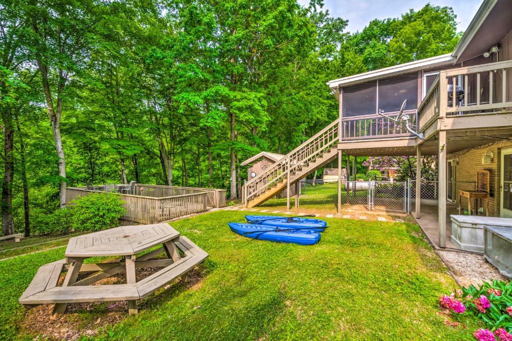Scottsville House | Barren River Lake Home with Boat Dock and Grill!
