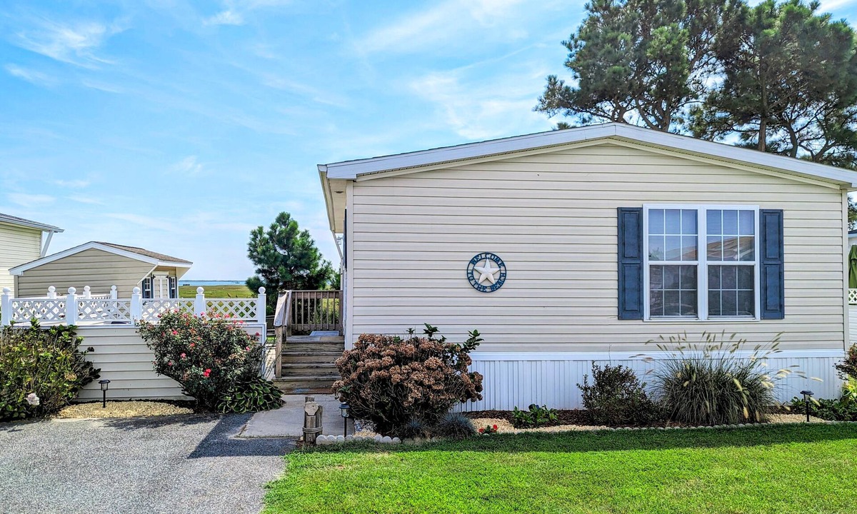 Assateague Pointe House | Bay-view manufactured retreat 2 pools, basketball & volleyball courts
