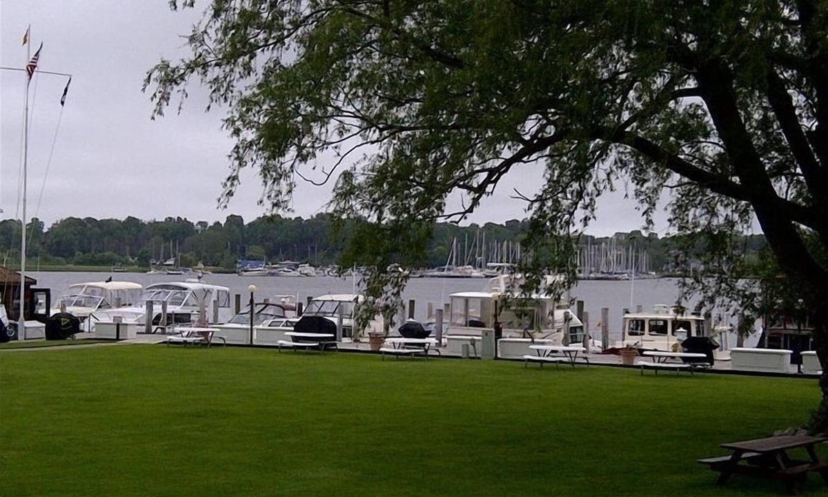 Saugatuck Apartment | Bayfront King, Harbor View & Porch, Location, Location!