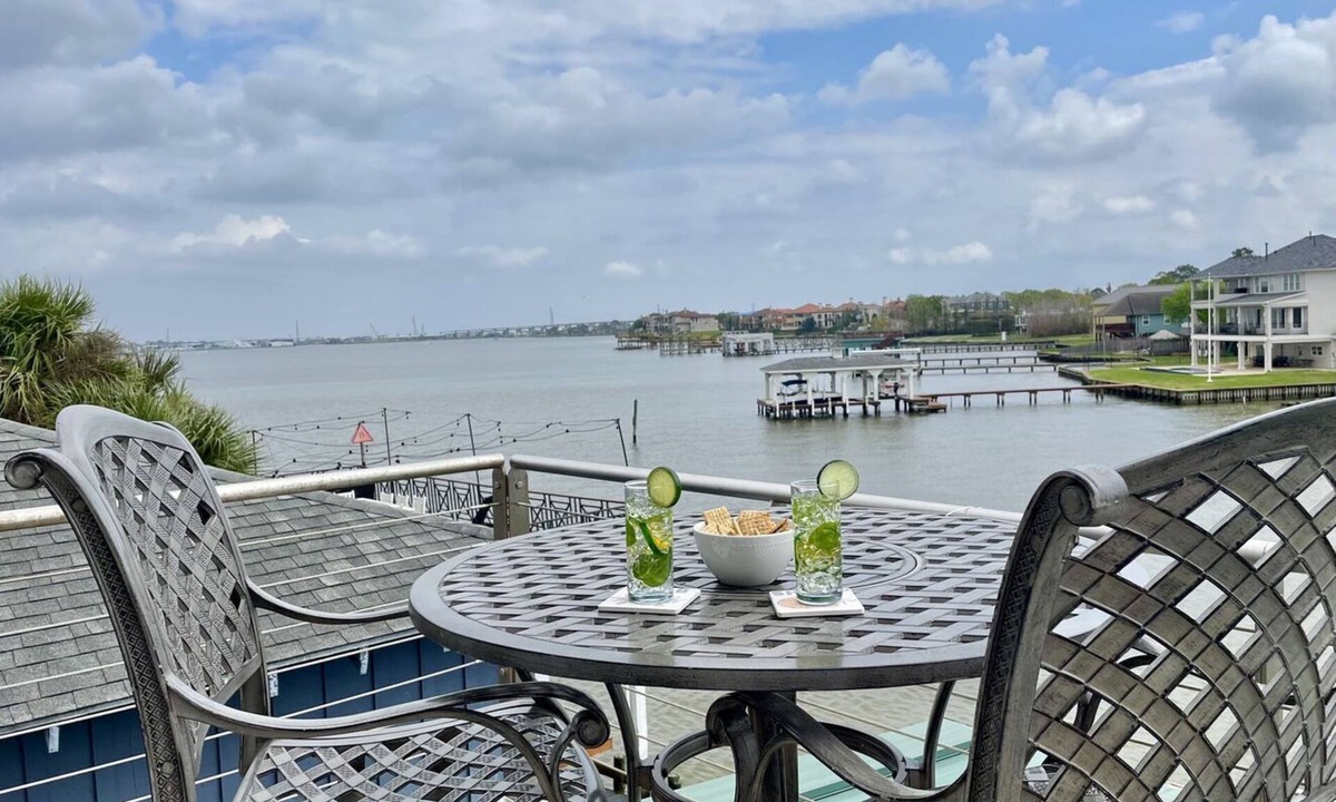 Clear Lake Shores House | Bayside Retreat! Bring your boat, private boat ramp at this fabulous bayfront home!