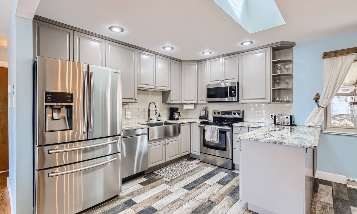 Lamar Heights Area House | BBQ + Games | 70in TV | Foosball | Arvada