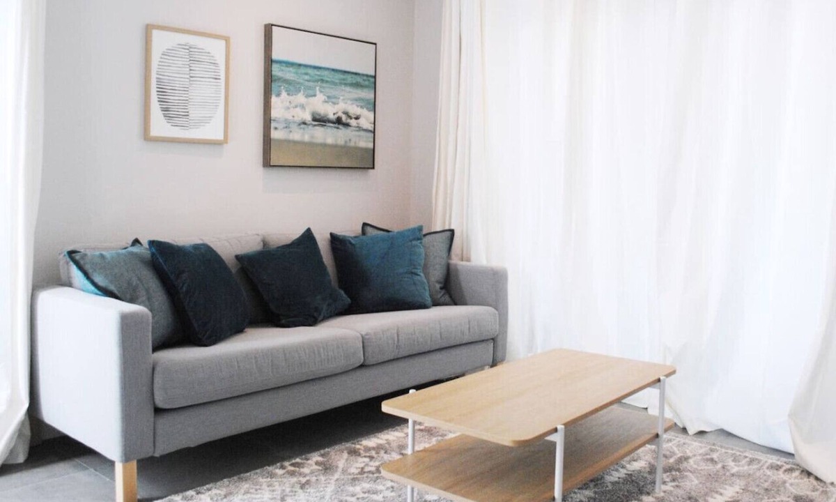 Naples Park House | Beach Oasis w/screened in porch, incl beach gear, 15min walk to beach