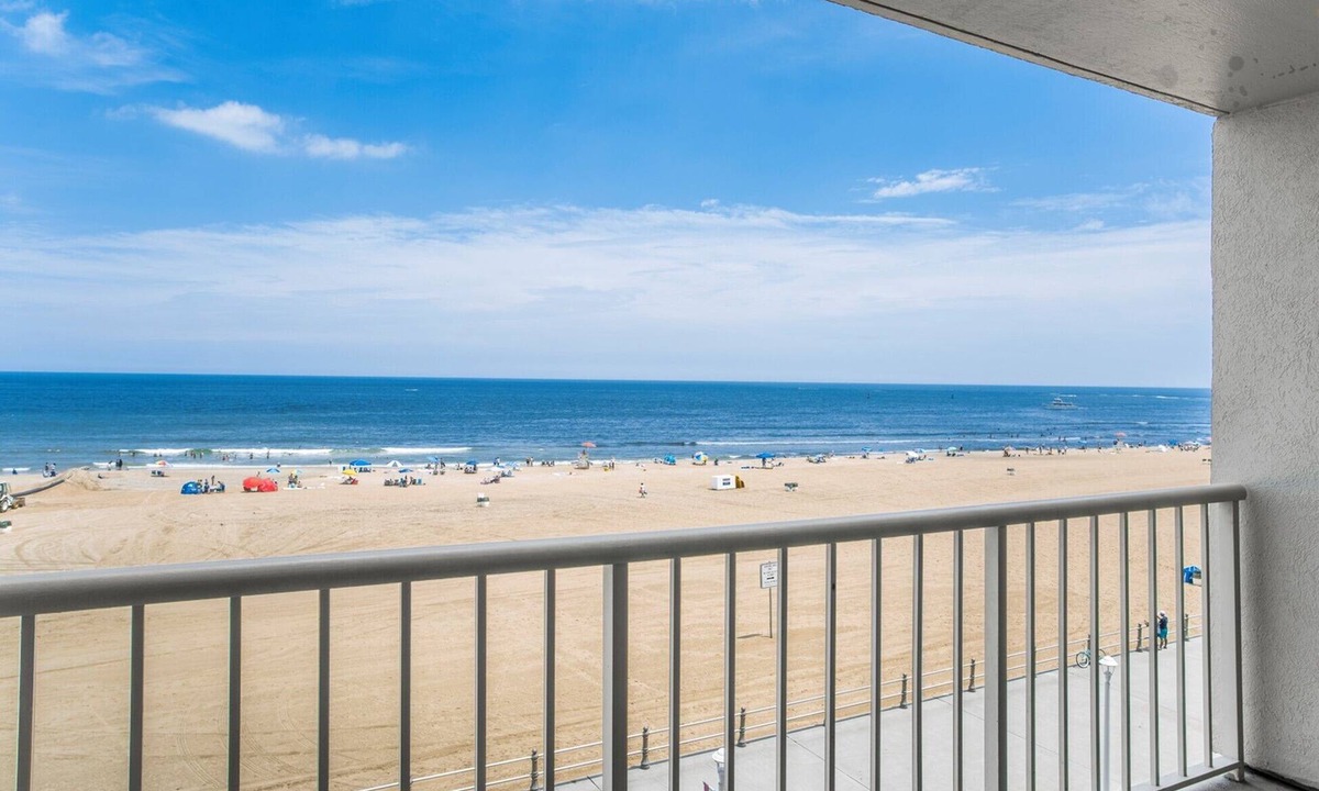 Northeast Virginia Beach Resort | Beach Quarters Resort Oceanfront condo with 2 oceanfront balconies!