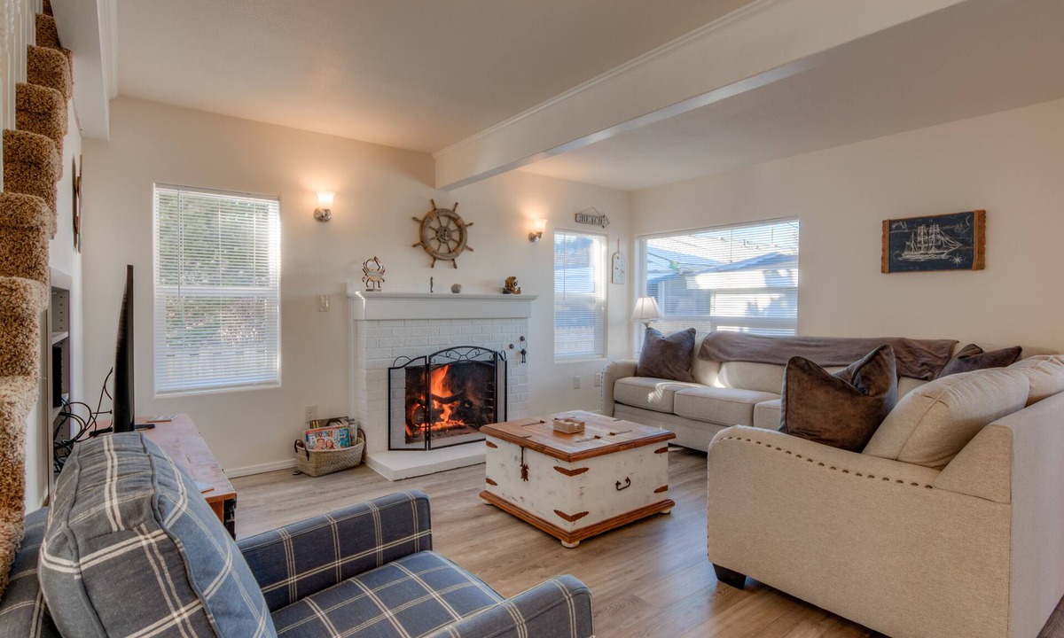 Seaside House | Beach Street Getaway, Charming 4 Bedroom Ocean View Home- Close to Seaside Beach
