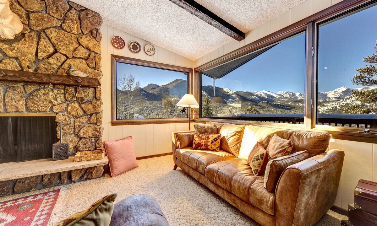 Windcliff Estates House | Bear Cove Vacation Home at Windcliff by RedAwning