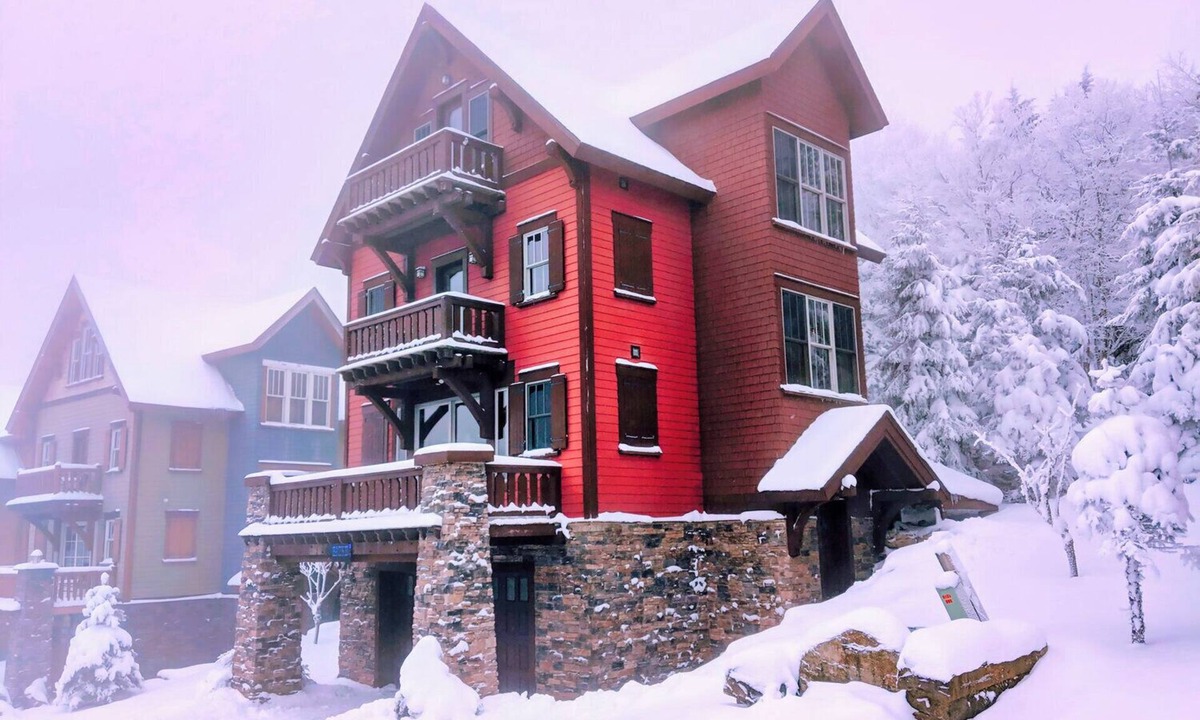 Snowshoe House | Bear Cub's Den – Relax in Luxury in The Sanctuary on Snowshoe's South Mountain