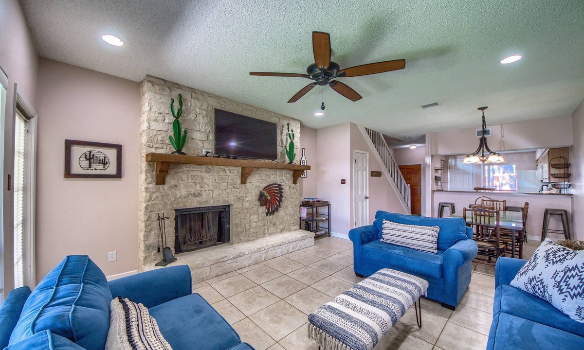 The Iron Cactus Cw | New Braunfels