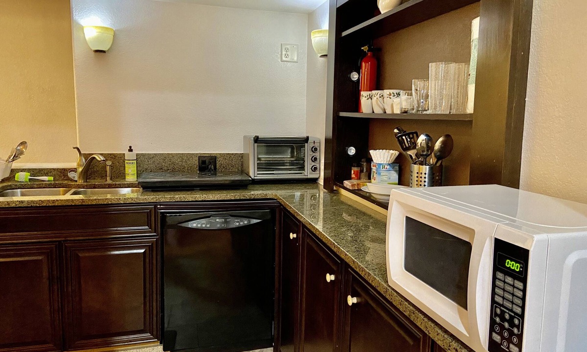 Green Valley Ranch House | Beautiful 2 bed walkout basement