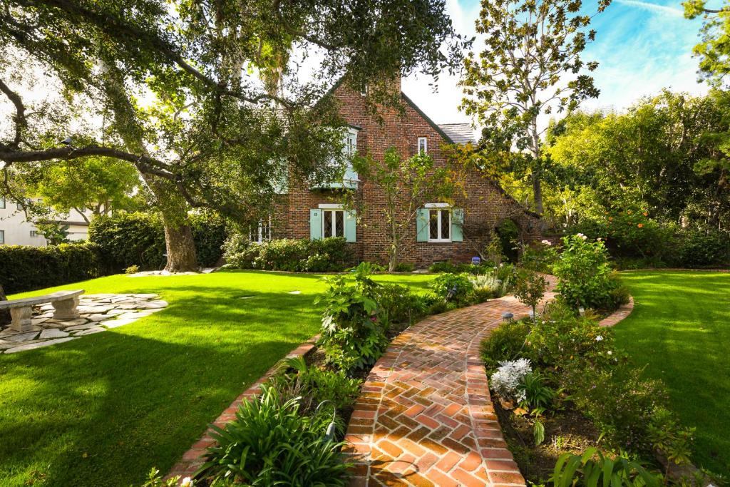 Greater Wilshire - Hancock Park House | Beautiful airy architect-designed room and brand new private luxe bathroom