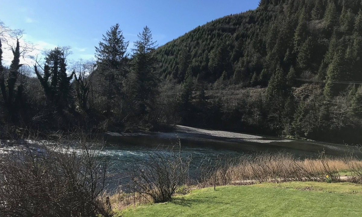 Tillamook House | Beautiful Fishing, Hunting, Horse riding Lodge right off the Wilson in Tillamook