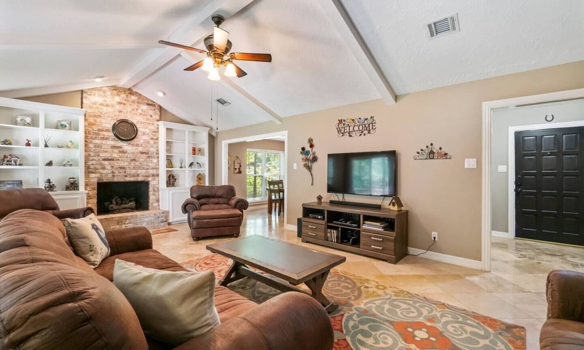 Grogan's Mill House | Beautiful Garden Oasis in the Heart of The Woodlands!