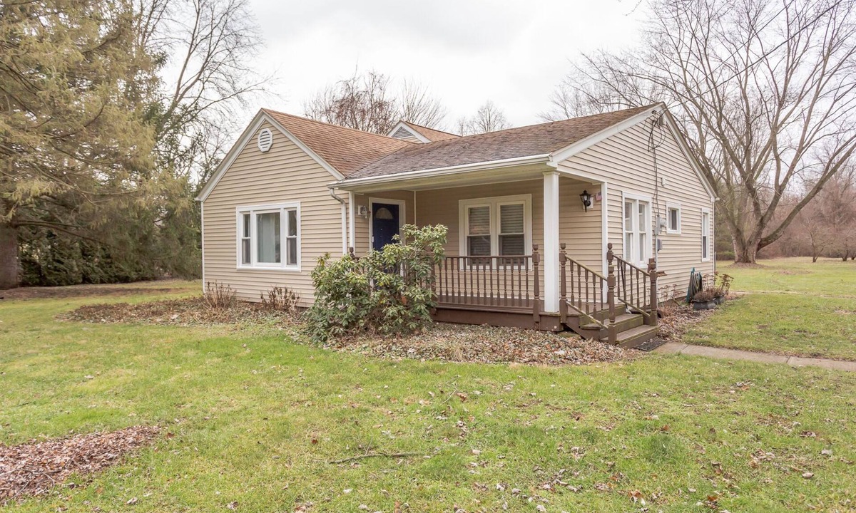 Toledo House | Beautiful home that is quiet, private and secluded. Close to everything!