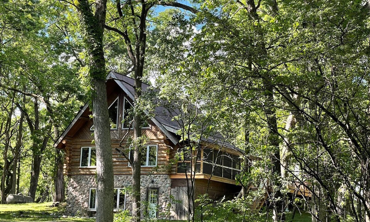 Lake Geneva House | Beautiful Log Cabin Retreat on 6 Acres of Forest Only 10 Minutes to Lake Geneva.