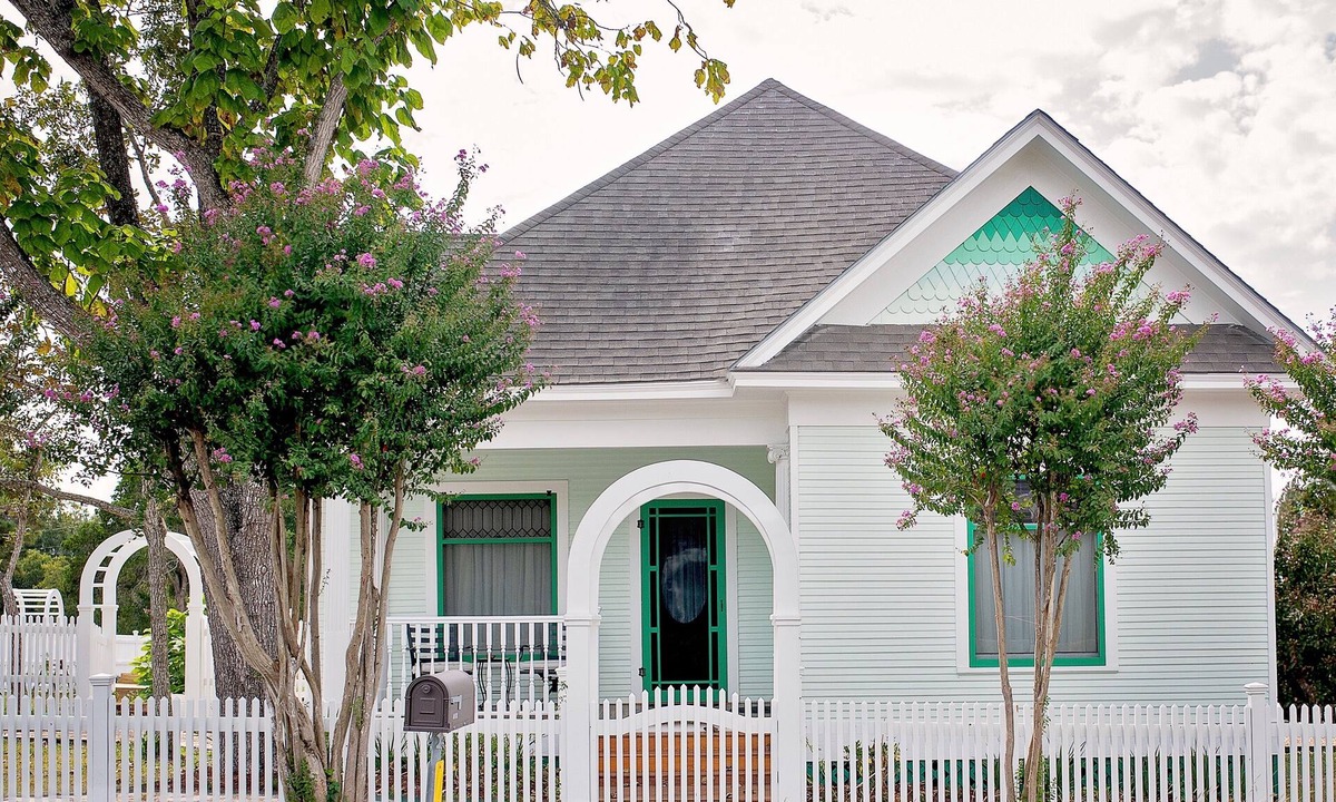 Flatonia House | Beautiful, meticulously restored 1908 home.