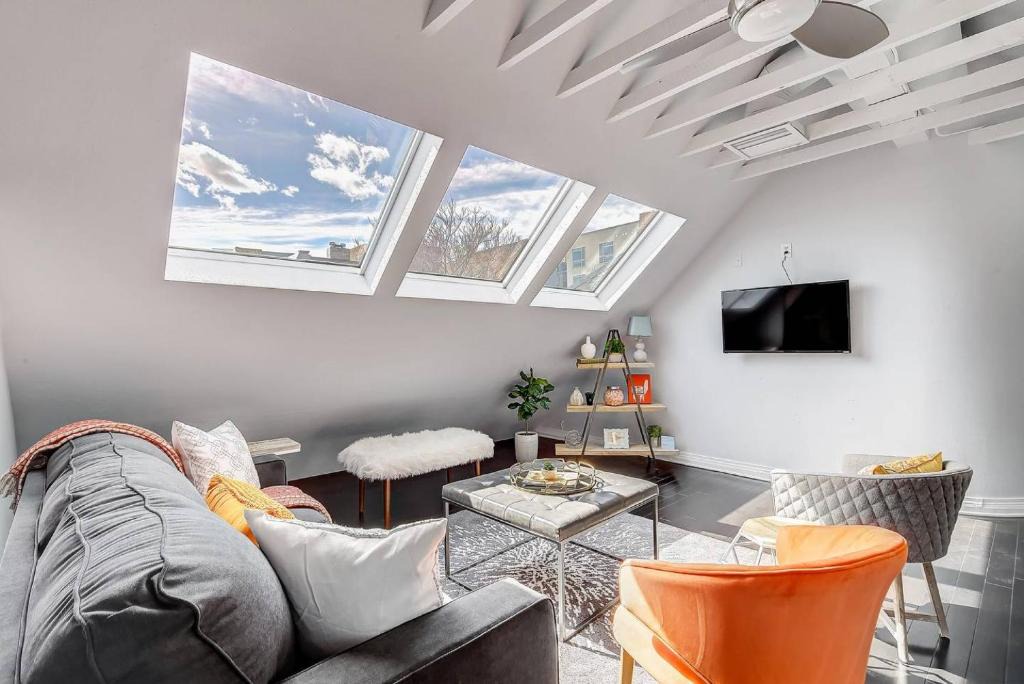 Uptown Apartment | Best hidden gem in Denver! Heart of Cap Hill!!