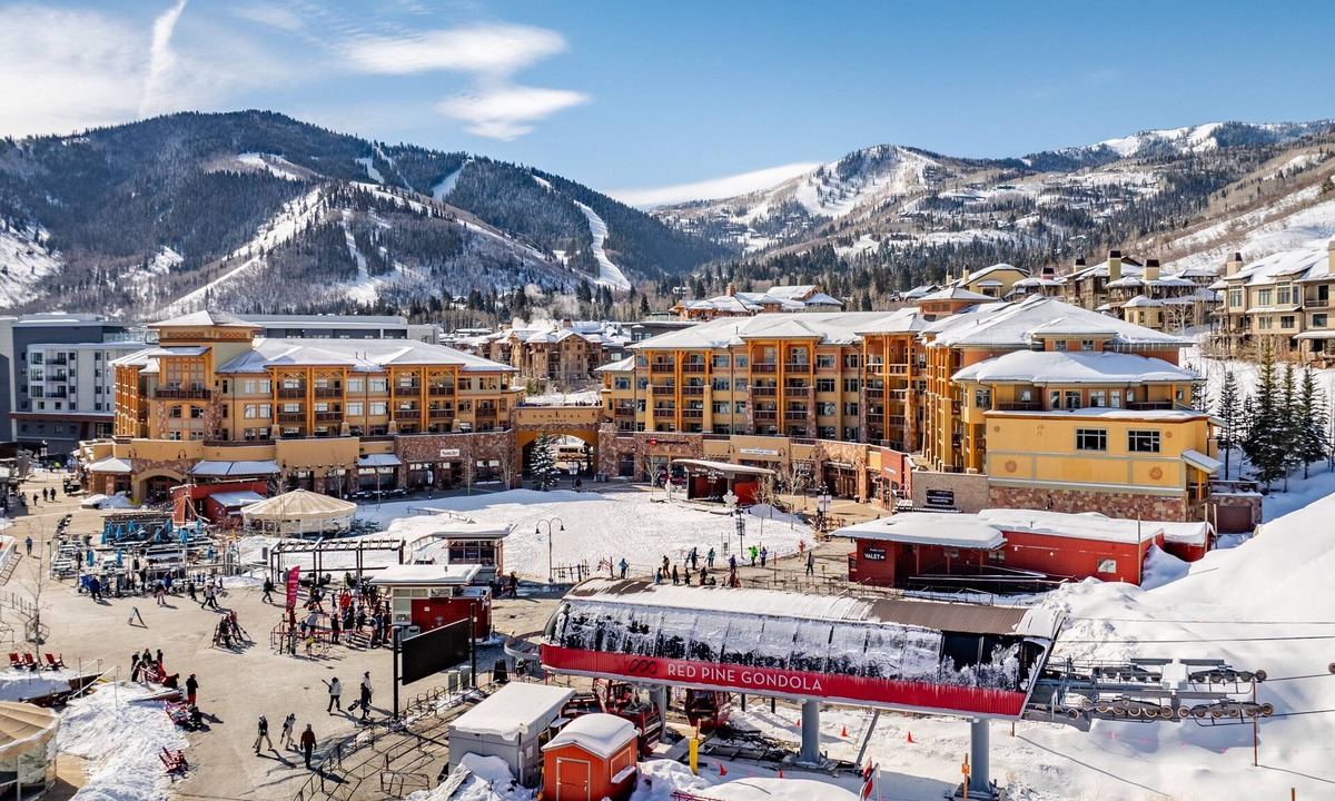 Park City Condo | Best Location, Larger Upgraded 1 Bedroom, Pool, Ski in Ski Out C104