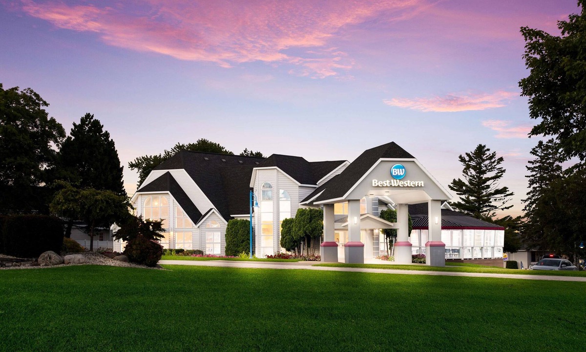 St Ignace Hotel | Best Western Harbour Pointe Lakefront