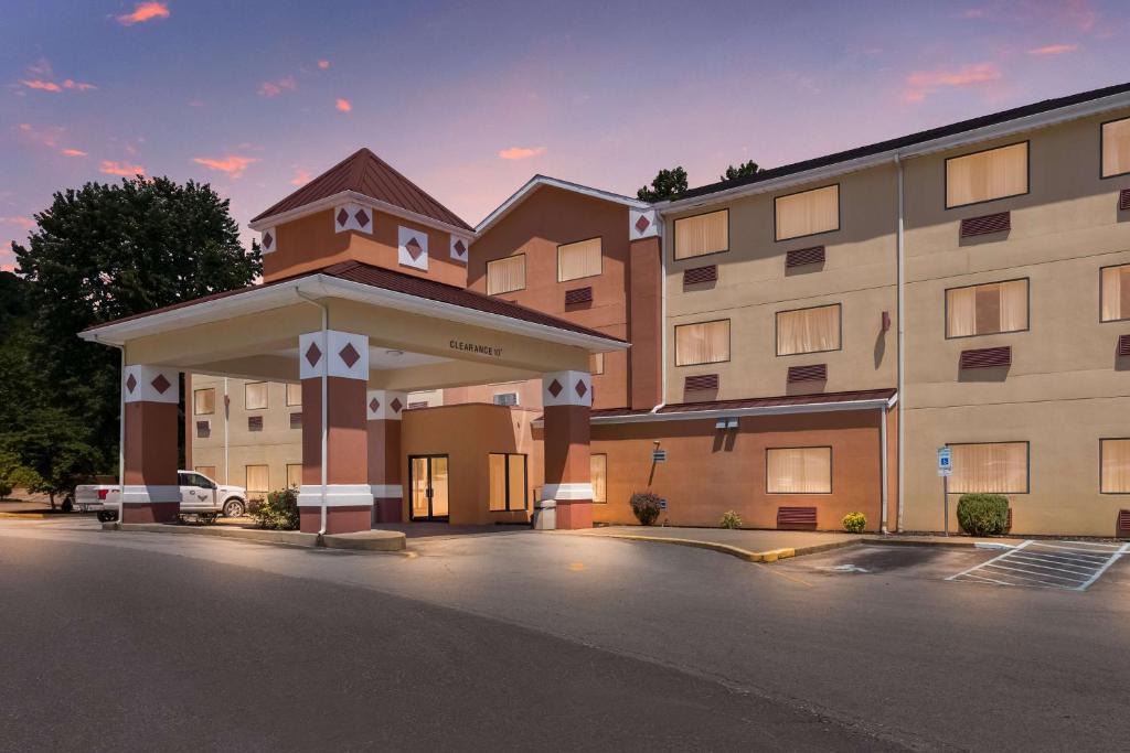 Chapmanville Hotel | Best Western Logan Inn