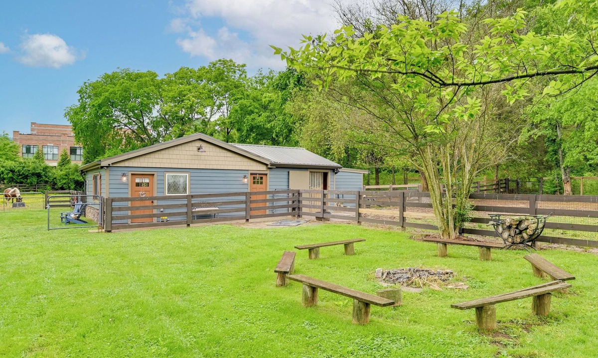 Franklin Apartment | Boutique-Style Barn Stay 4 Mi to Franklin Main St