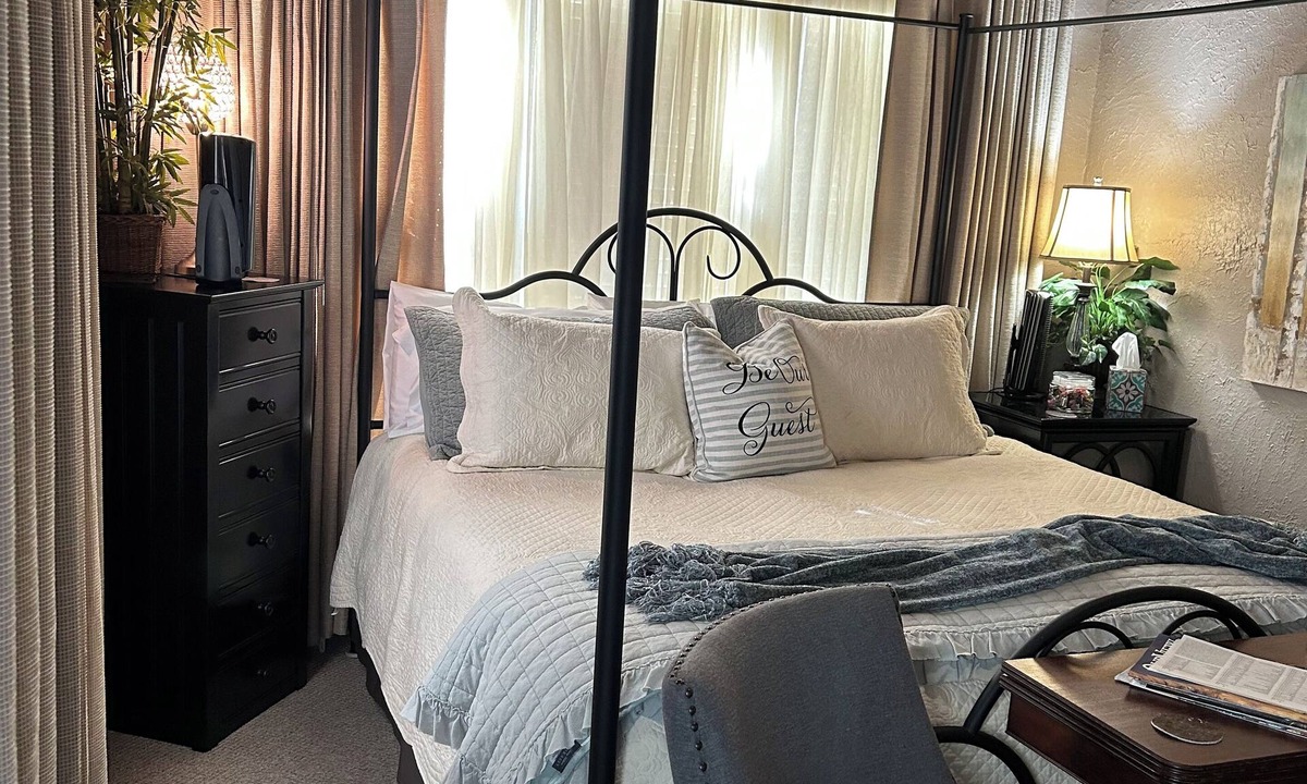 Kerrville House | Bow-wood Suite @ BoisD’Arc Bungalow & Suites - Rustic/Romantic Getaway