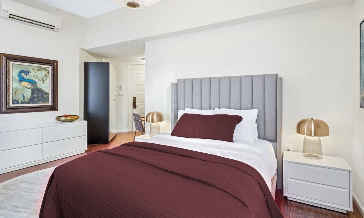 Downtown Baltimore Hotel | Brexton Hotel | Touchless Charming Studio