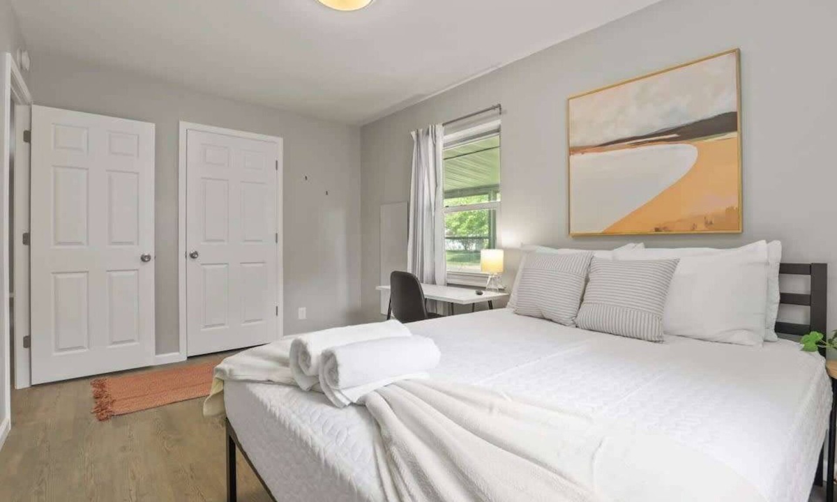 Royal Manor House | Bright and Breezy Gahanna Ranch 10min to INTEL