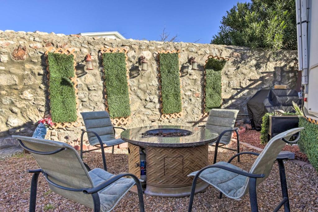 Bandolero - Tarascas Apartment | Bright El Paso Studio Near Area Attractions!