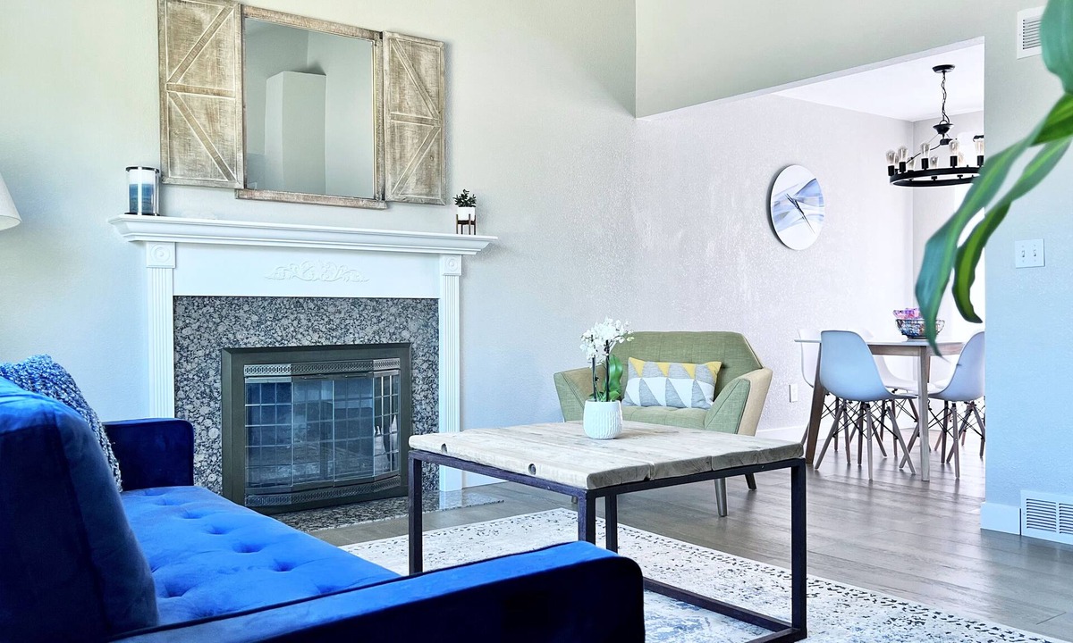 Broomfield House | Bright Home w/Huge backyard -20 min Denver/Boulder & 1 hour from ski resorts