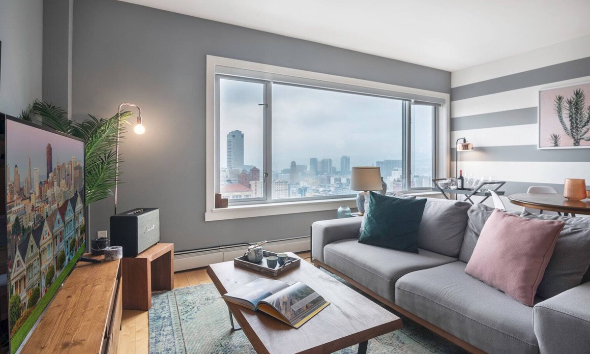 Lower Nob Hill Apartment | Bright Nob Hill Studio w/Gym, Sauna + City View by Blueground