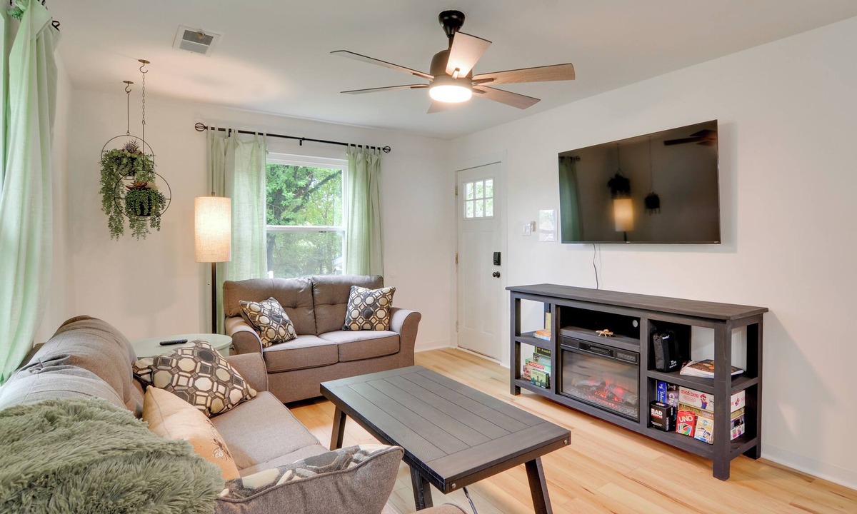 Burnside House | Burnside Vacation Rental, Walk to Lake Cumberland!