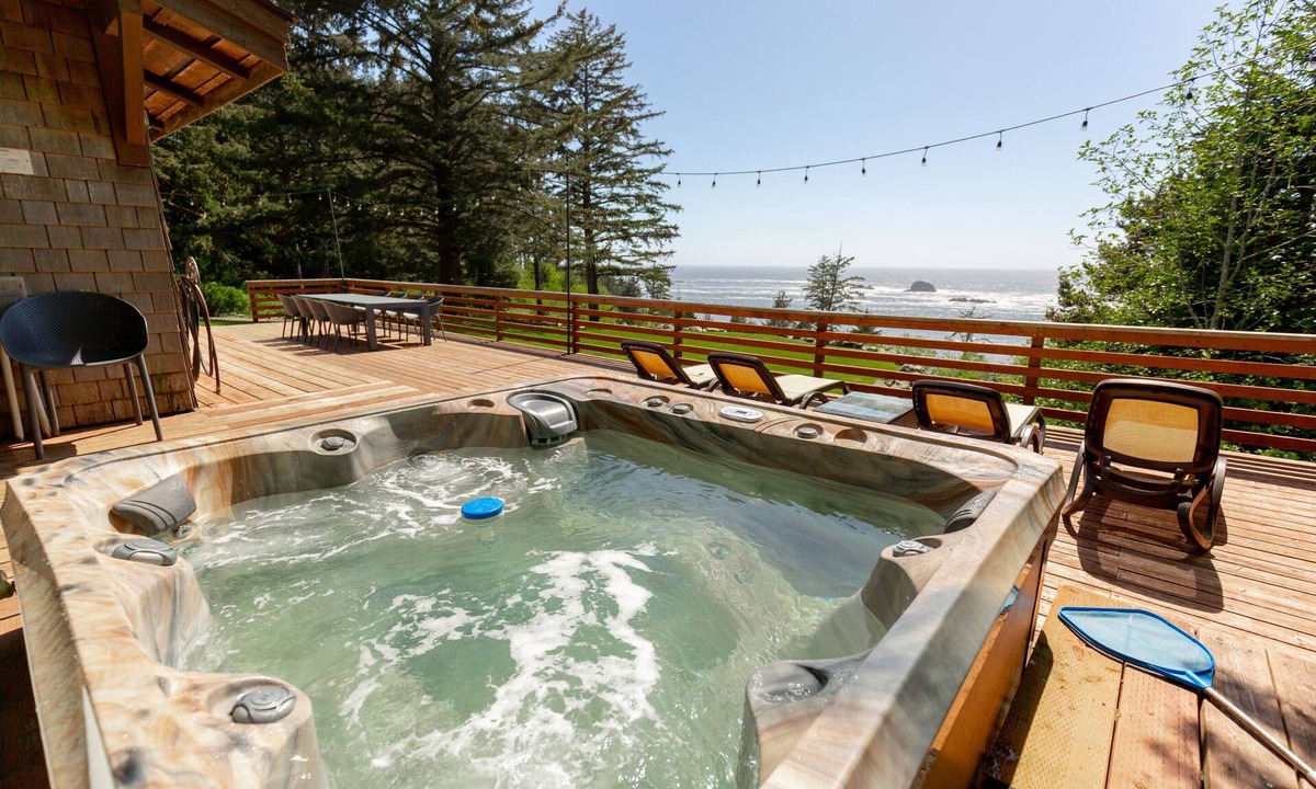 Gold Beach House | Byrdies Beach House - private beach and ocean view