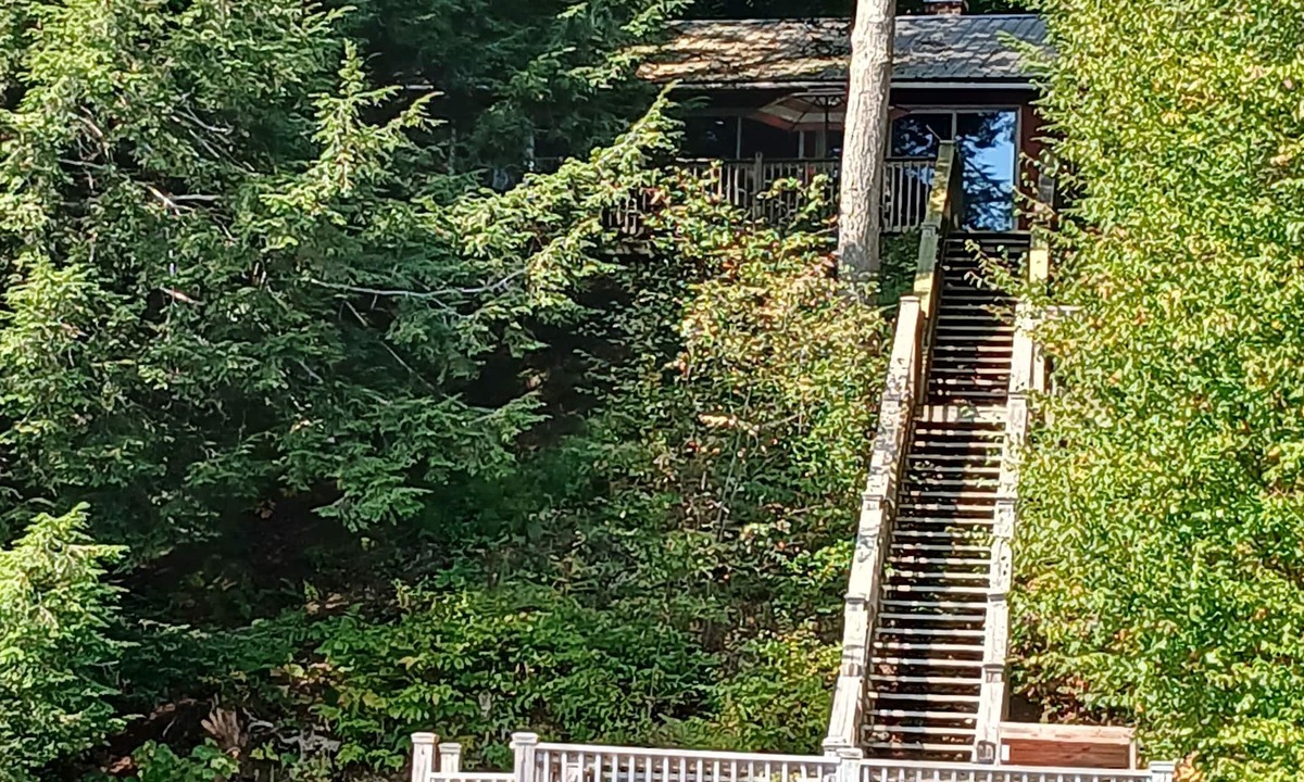 Woodgate House | Camp Kuchen- 3 bdrm lakefront on beautiful White Lake