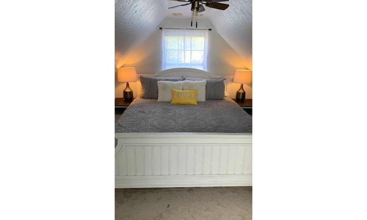 Bowling Green House | Campus Guesthouse at 128 1/2 South Summit