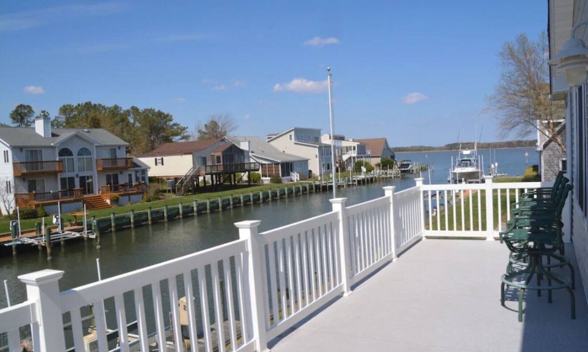 Ocean Pines House | CANAL FRONT - GREAT VIEWS - 5 BDRM, 3&1/2 BATHS, 2 KINGS, GOLF, RELAX.
