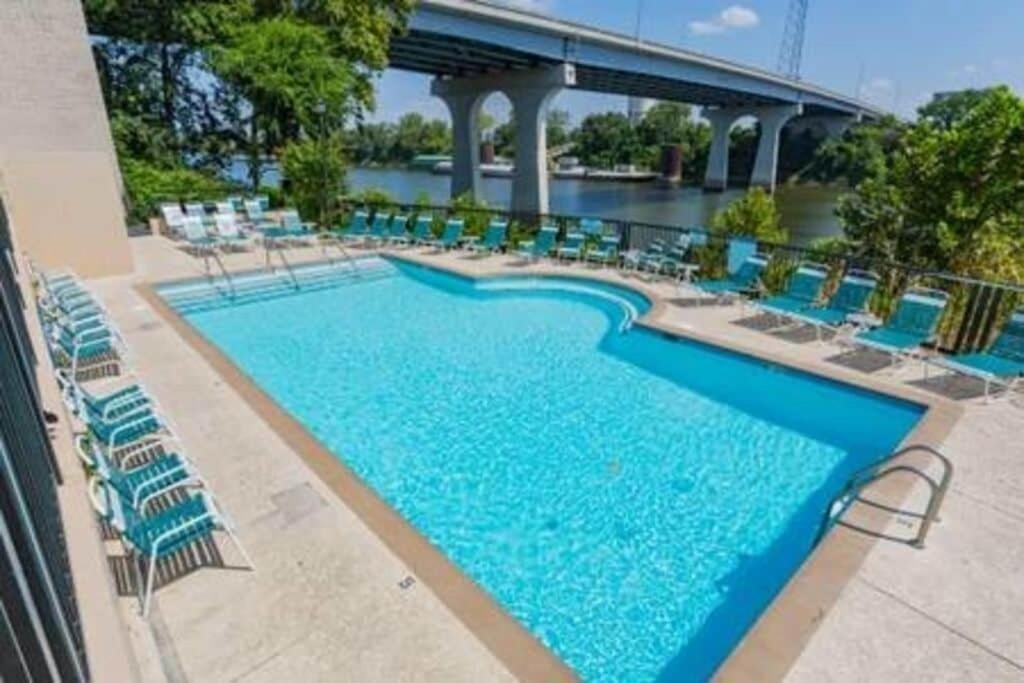 North Capitol Apartment | Captain's Quarters Riverfront #3