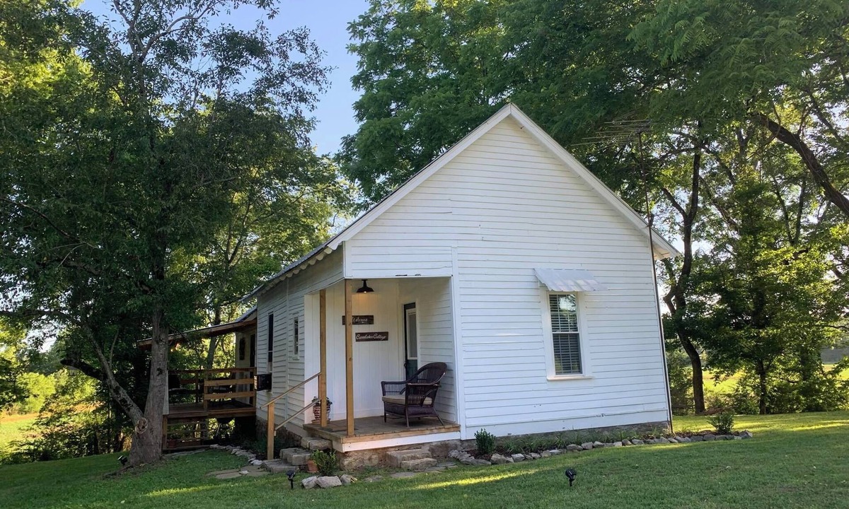 Dixon Springs Cottage | Caretaker cottage with 1 bedroom and WiFi, AC in delightful Dixon Springs